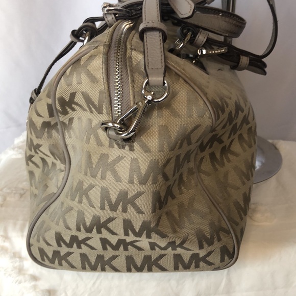 MICHAEL KORS Signature light gray Grayson Satchel handbag. - Picture 4 of 16